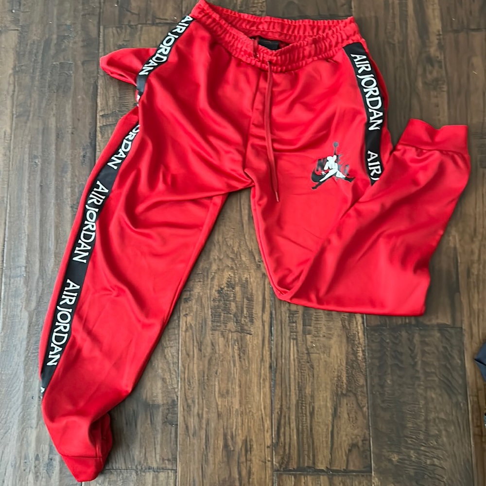 MENS JORDAN RED PANTS MEDIUM